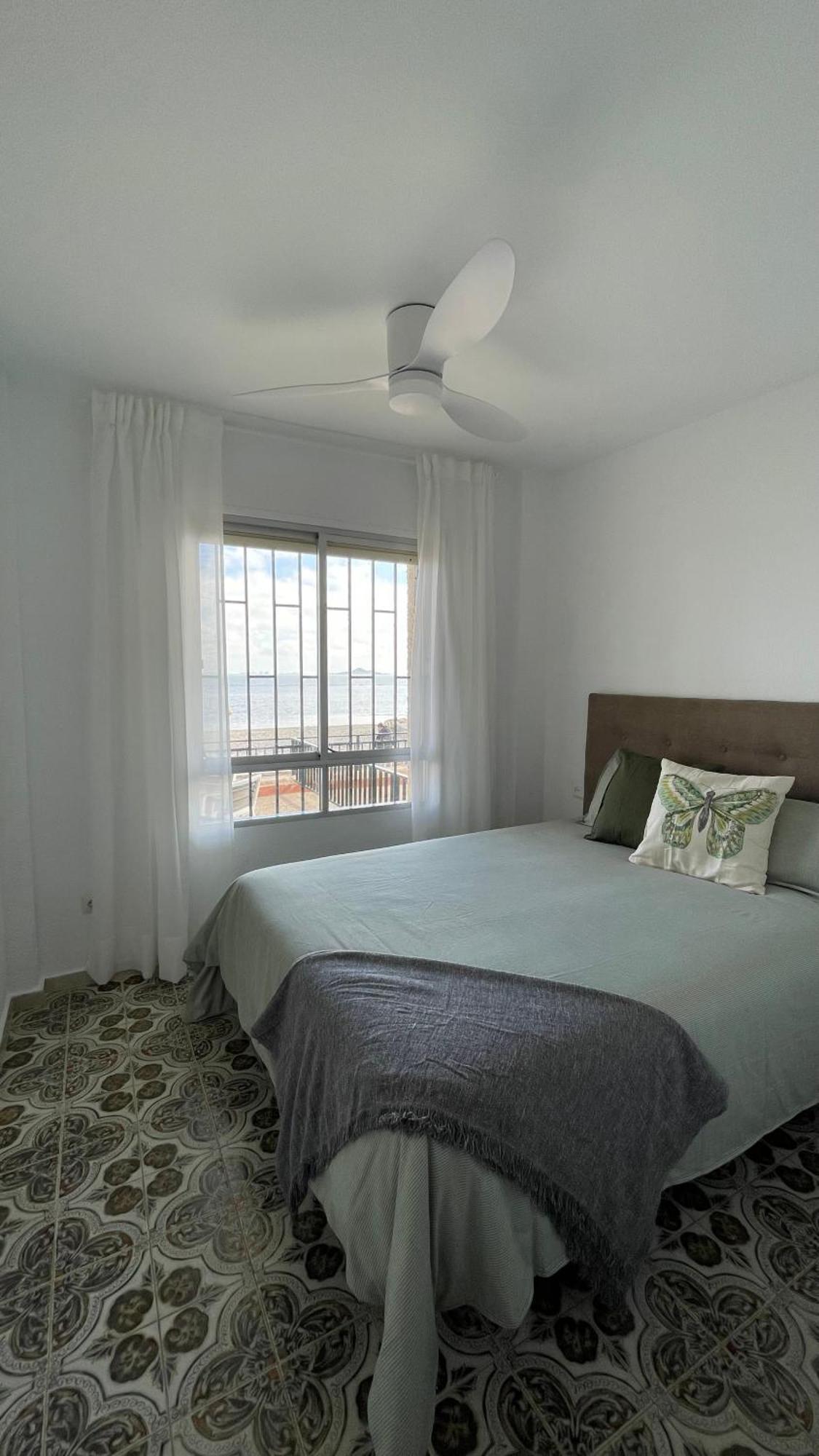 Charming Beachfront Appartement Murcia